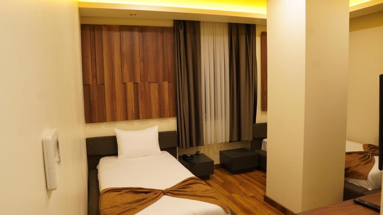 Amber Palace Hotel Istanbul Bagian luar foto